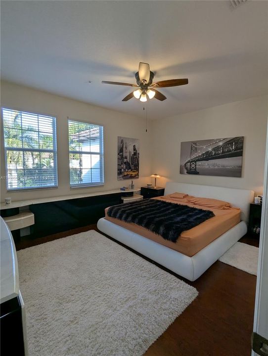 Recently Rented: $3,200 (2 beds, 2 baths, 1760 Square Feet)