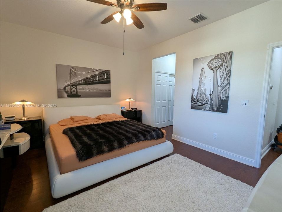 Recently Rented: $3,200 (2 beds, 2 baths, 1760 Square Feet)