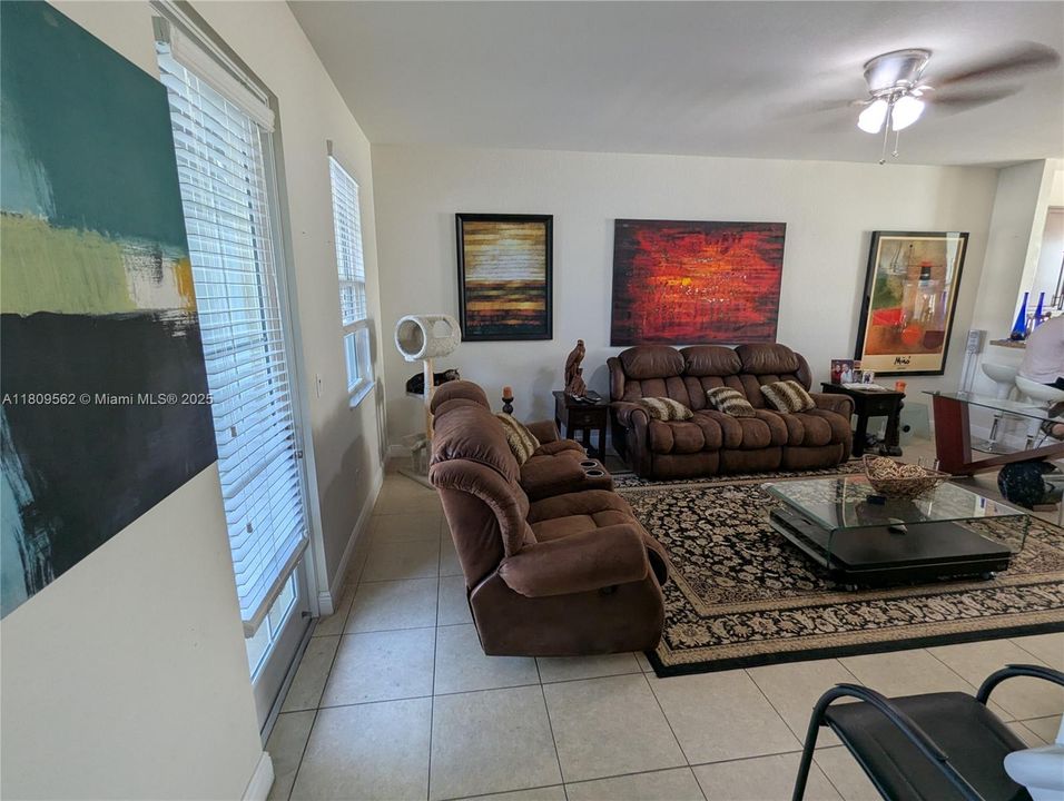 Recently Rented: $3,200 (2 beds, 2 baths, 1760 Square Feet)