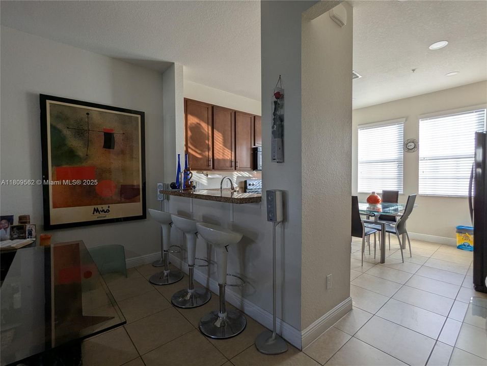 Recently Rented: $3,200 (2 beds, 2 baths, 1760 Square Feet)