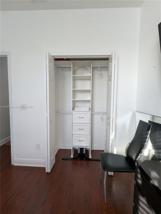 Recently Rented: $3,200 (2 beds, 2 baths, 1760 Square Feet)