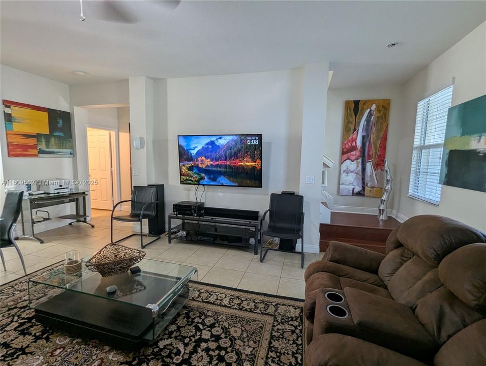 Recently Rented: $3,200 (2 beds, 2 baths, 1760 Square Feet)