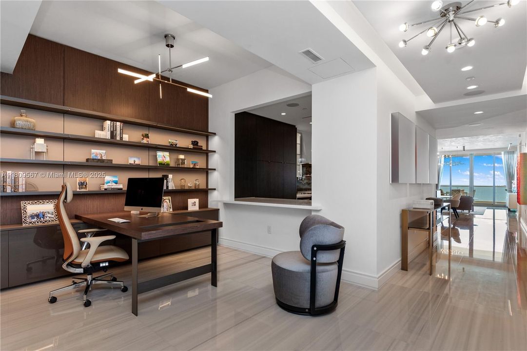 Active With Contract: $7,650,000 (4 beds, 5 baths, 3287 Square Feet)