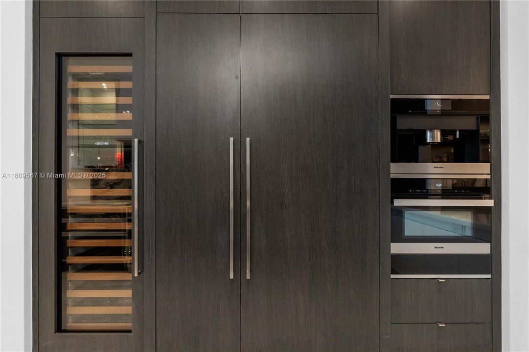 Active With Contract: $7,650,000 (4 beds, 5 baths, 3287 Square Feet)