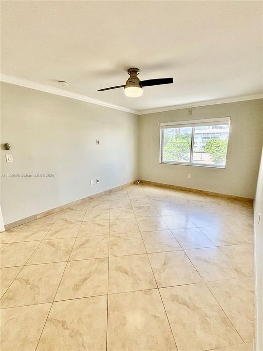 Recently Sold: $287,000 (2 beds, 2 baths, 871 Square Feet)