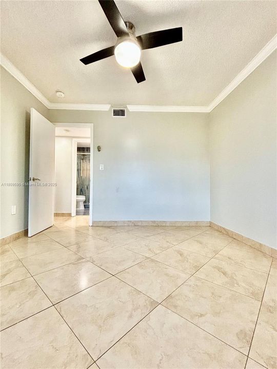 Recently Sold: $287,000 (2 beds, 2 baths, 871 Square Feet)