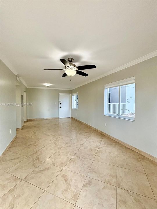 Recently Sold: $287,000 (2 beds, 2 baths, 871 Square Feet)