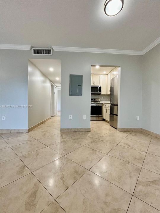 Recently Sold: $287,000 (2 beds, 2 baths, 871 Square Feet)