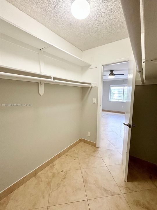 Recently Sold: $287,000 (2 beds, 2 baths, 871 Square Feet)