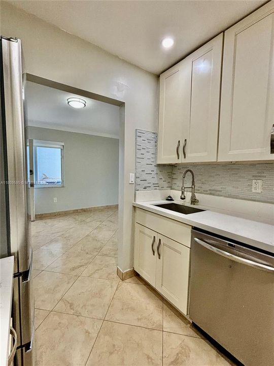 Recently Sold: $287,000 (2 beds, 2 baths, 871 Square Feet)