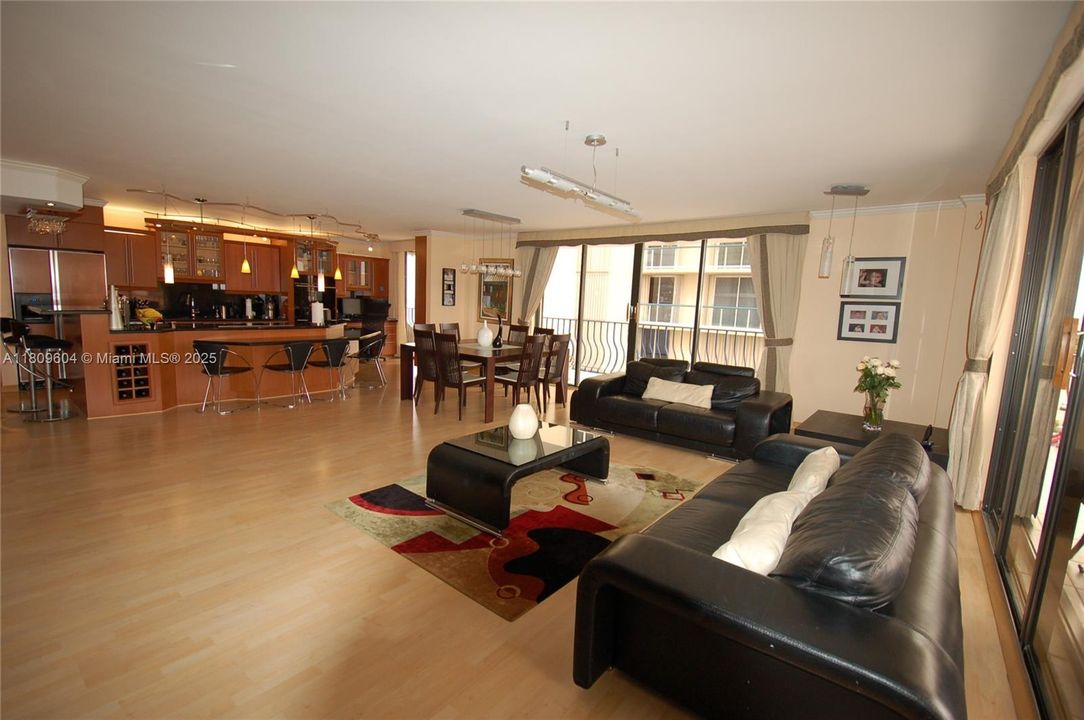 For Sale: $890,000 (2 beds, 2 baths, 1683 Square Feet)