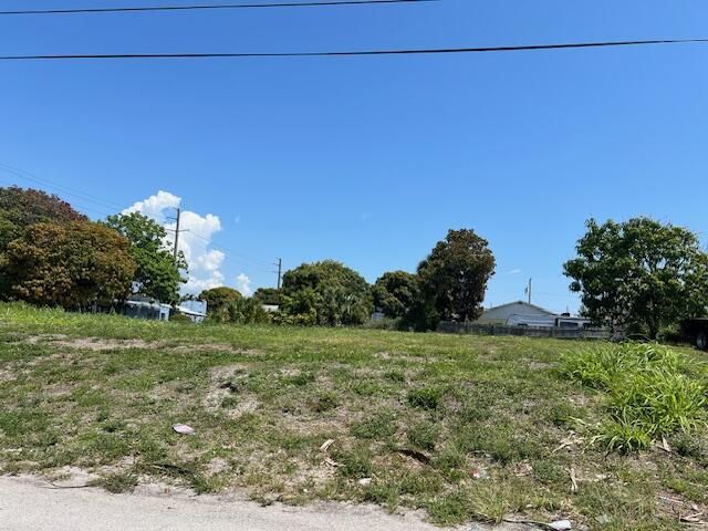 172 W 16th St