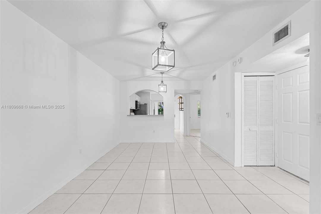 Recently Rented: $1,800 (2 beds, 2 baths, 822 Square Feet)