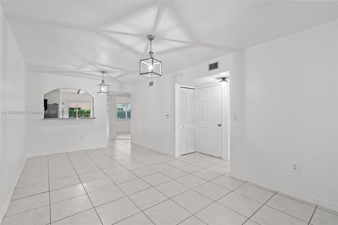 Recently Rented: $1,800 (2 beds, 2 baths, 822 Square Feet)