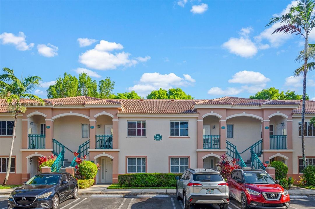 Recently Rented: $1,800 (2 beds, 2 baths, 822 Square Feet)