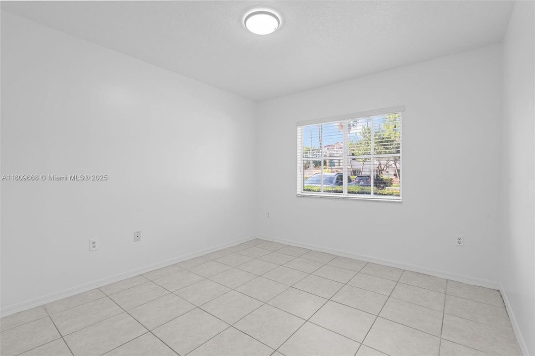 Recently Rented: $1,800 (2 beds, 2 baths, 822 Square Feet)