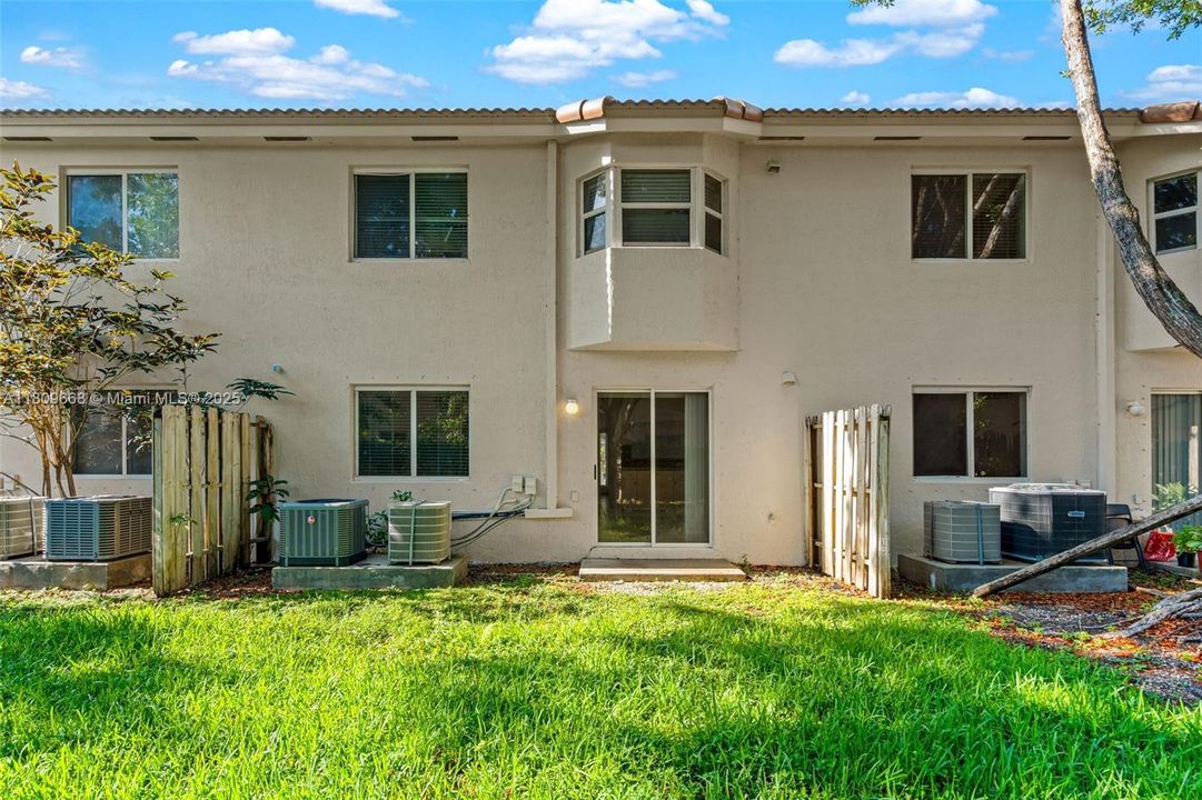 Recently Rented: $1,800 (2 beds, 2 baths, 822 Square Feet)