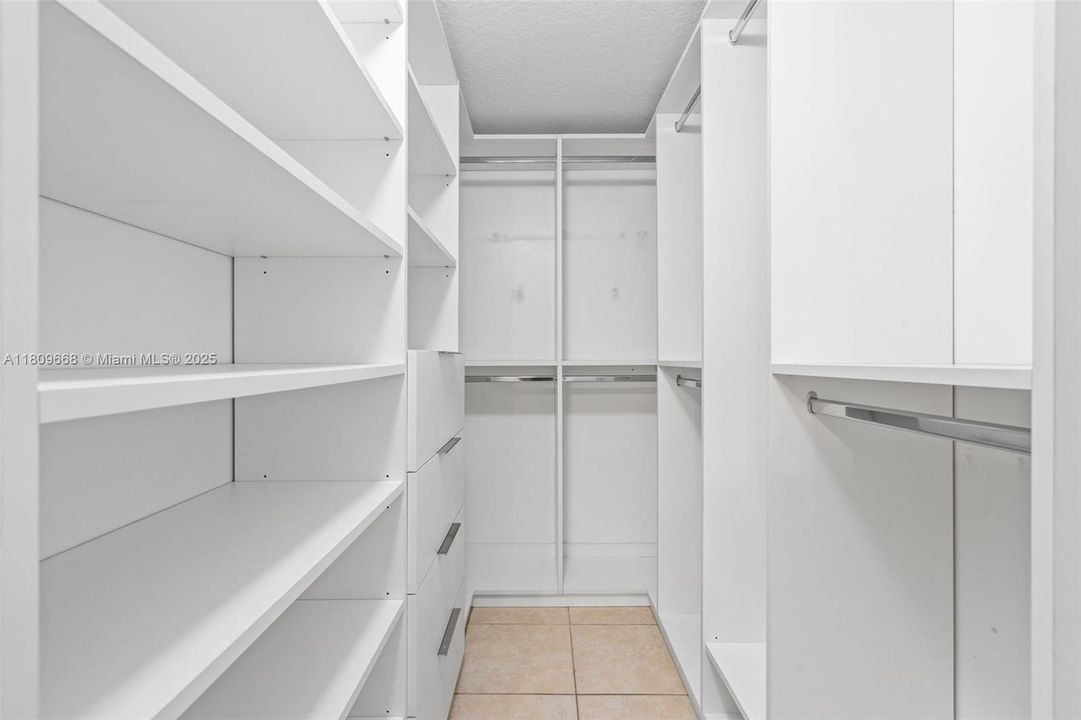 Recently Rented: $1,800 (2 beds, 2 baths, 822 Square Feet)