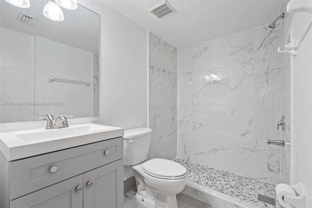 Recently Rented: $1,800 (2 beds, 2 baths, 822 Square Feet)