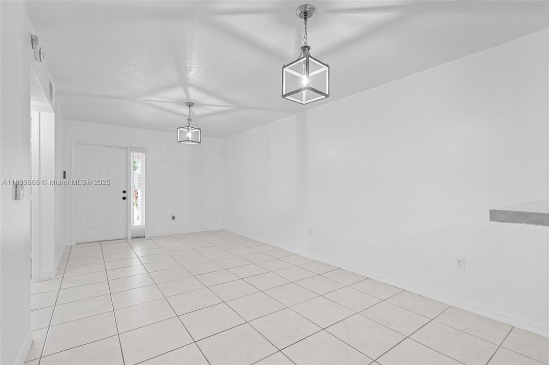 Recently Rented: $1,800 (2 beds, 2 baths, 822 Square Feet)