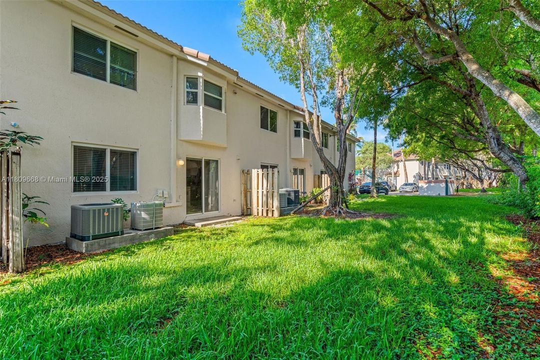 Recently Rented: $1,800 (2 beds, 2 baths, 822 Square Feet)