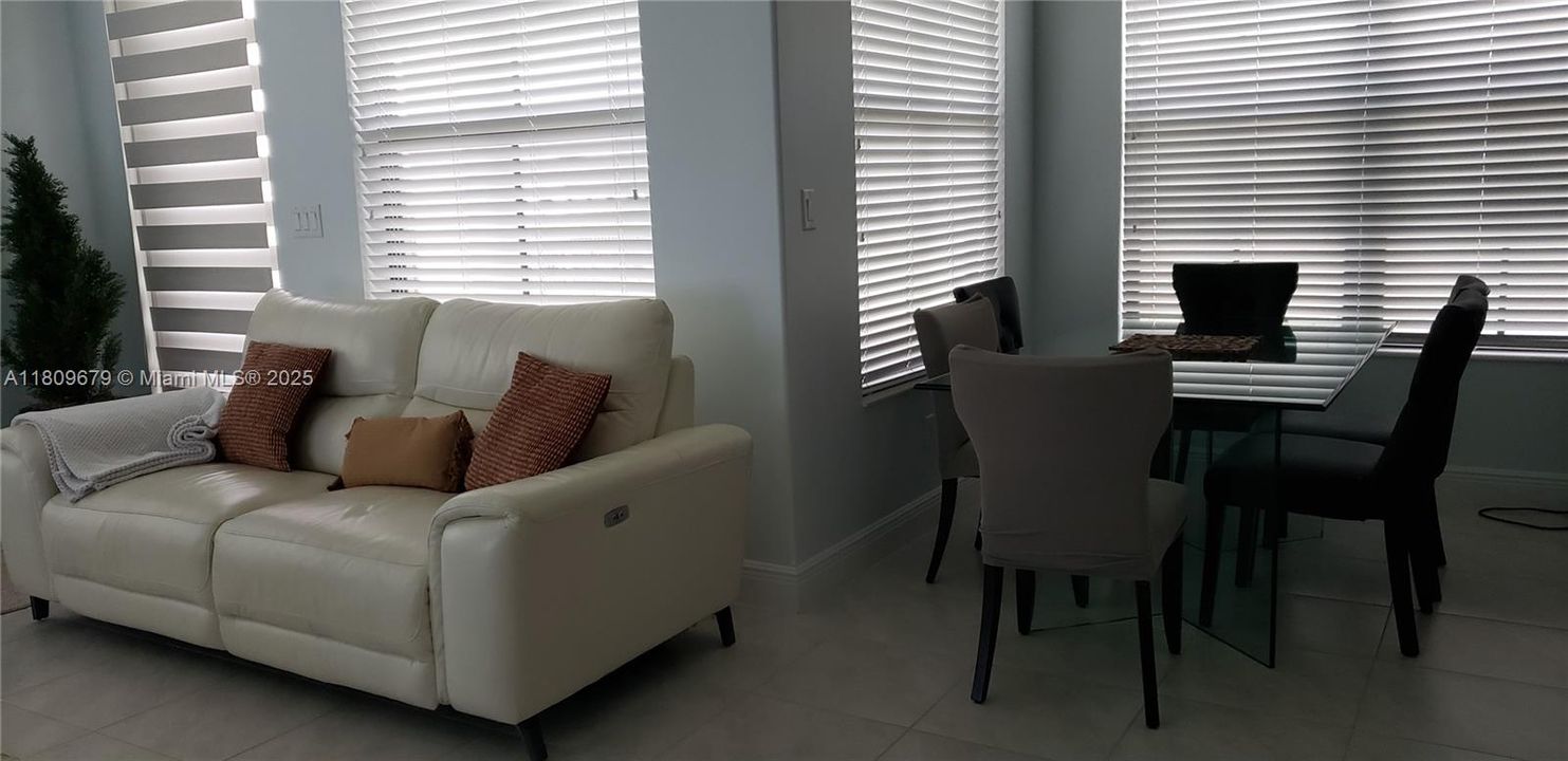 出租: $2,950 (4 贝兹, 3 浴室, 0 平方英尺)