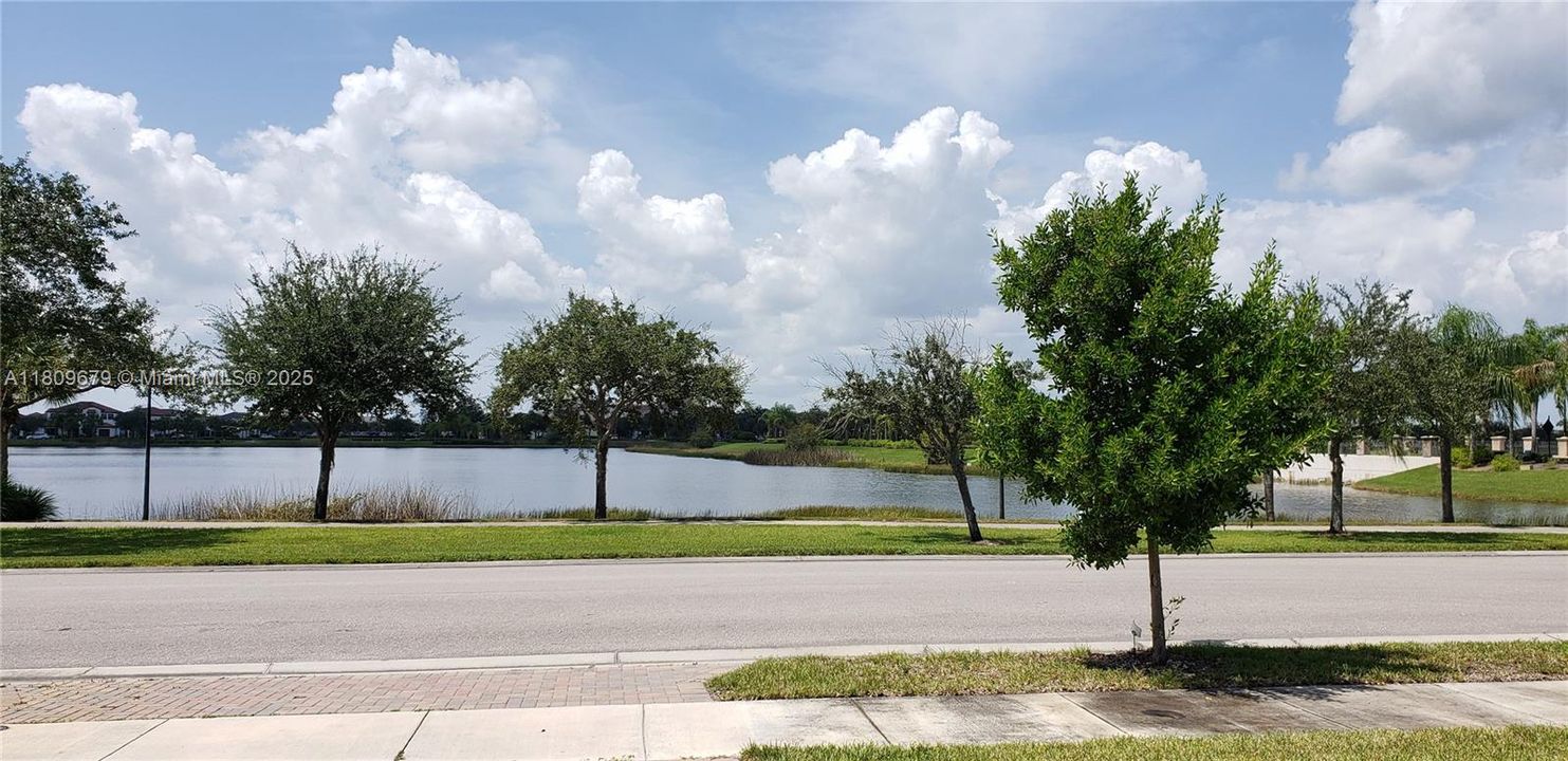 出租: $2,950 (4 贝兹, 3 浴室, 0 平方英尺)