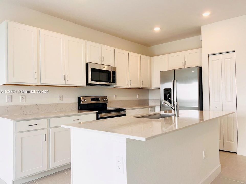 最近租的: $2,400 (3 贝兹, 2 浴室, 1635 平方英尺)