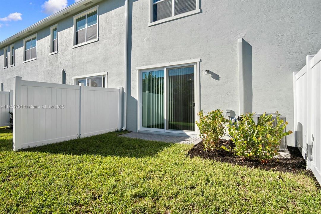 最近租的: $2,400 (3 贝兹, 2 浴室, 1635 平方英尺)