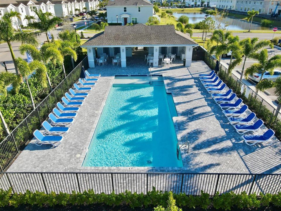 最近租的: $2,400 (3 贝兹, 2 浴室, 1635 平方英尺)