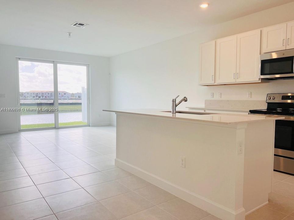 最近租的: $2,400 (3 贝兹, 2 浴室, 1635 平方英尺)