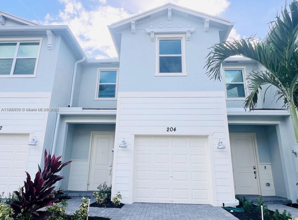 最近租的: $2,400 (3 贝兹, 2 浴室, 1635 平方英尺)