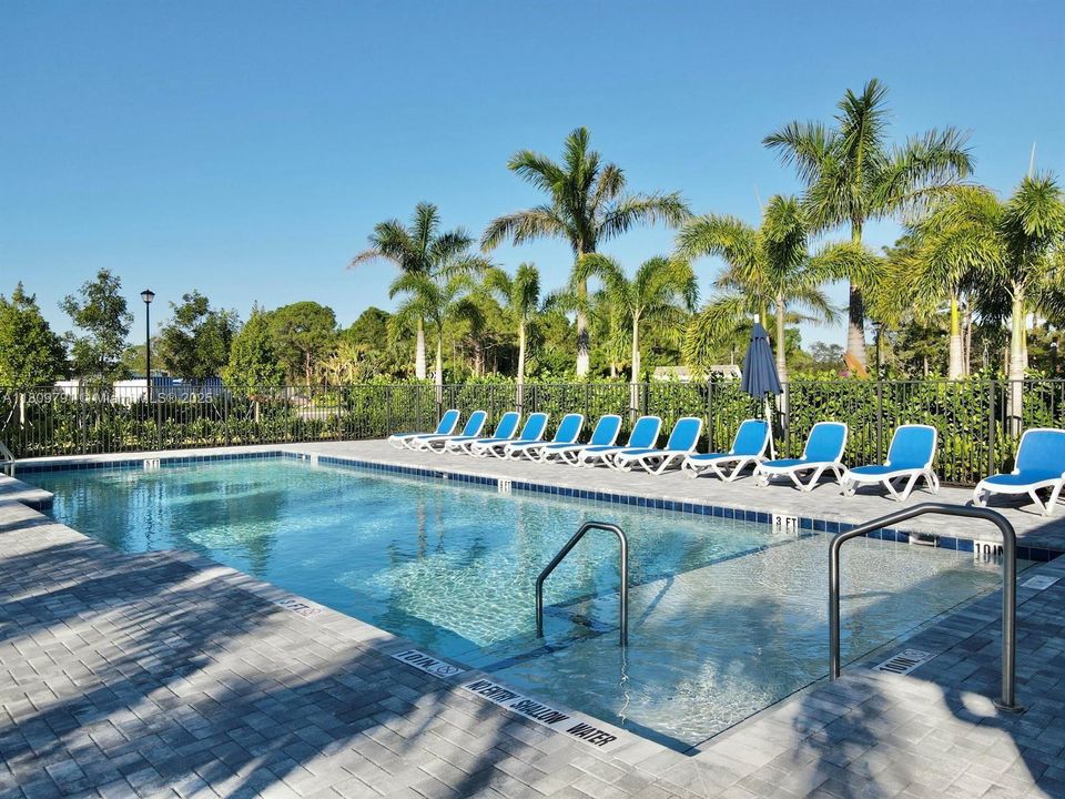 最近租的: $2,400 (3 贝兹, 2 浴室, 1635 平方英尺)