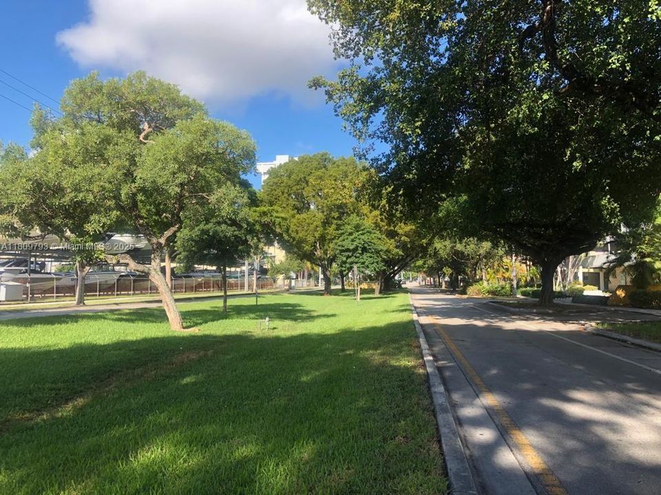 For Sale: $170,000 (1 beds, 1 baths, 564 Square Feet)