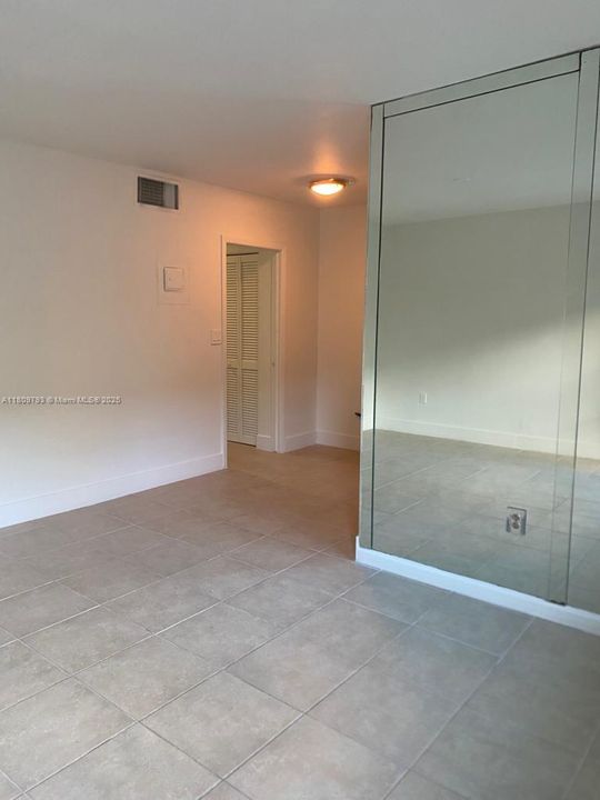 For Sale: $170,000 (1 beds, 1 baths, 564 Square Feet)