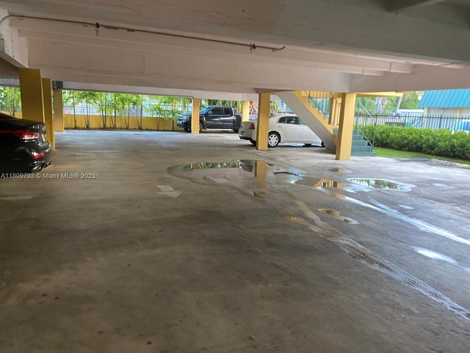 For Sale: $170,000 (1 beds, 1 baths, 564 Square Feet)