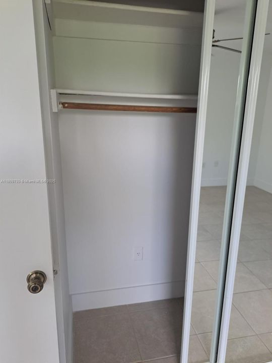 For Sale: $170,000 (1 beds, 1 baths, 564 Square Feet)