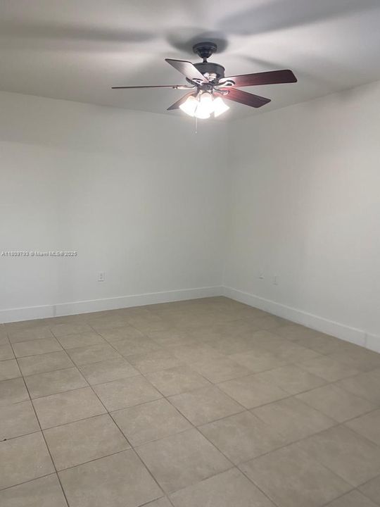 For Sale: $170,000 (1 beds, 1 baths, 564 Square Feet)