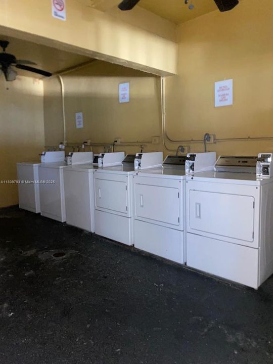 For Sale: $170,000 (1 beds, 1 baths, 564 Square Feet)