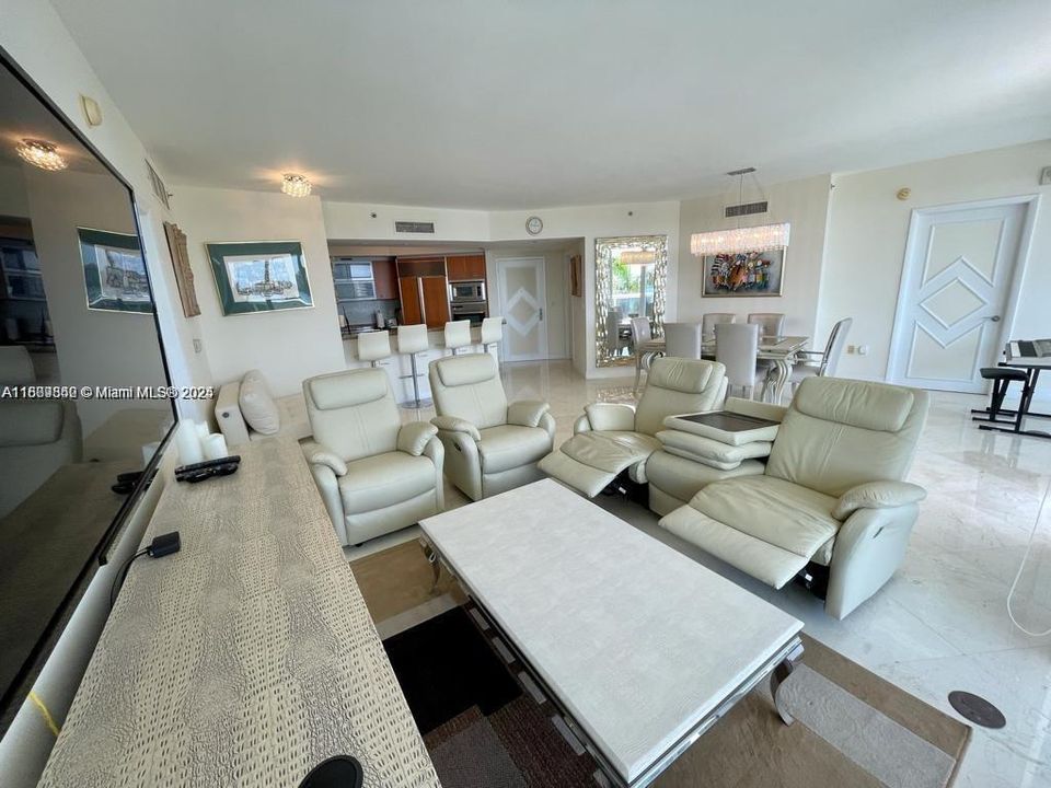 Active With Contract: $1,760,000 (2 beds, 2 baths, 1600 Square Feet)