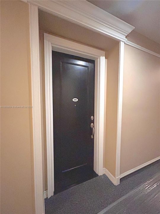 Active With Contract: $450,000 (1 beds, 1 baths, 697 Square Feet)