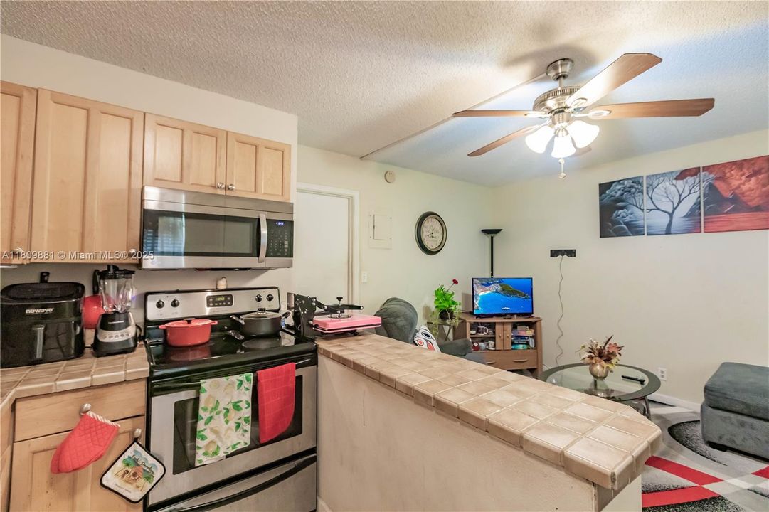 Recently Sold: $142,500 (1 beds, 1 baths, 427 Square Feet)