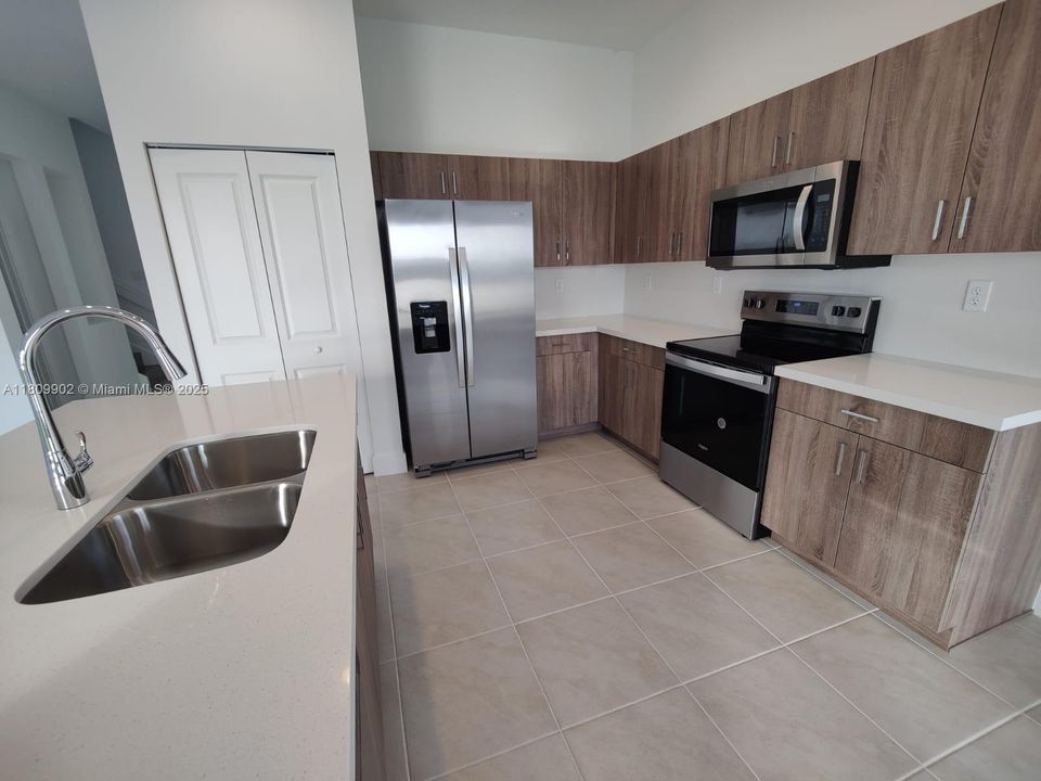 Recently Rented: $2,000 (3 beds, 2 baths, 0 Square Feet)