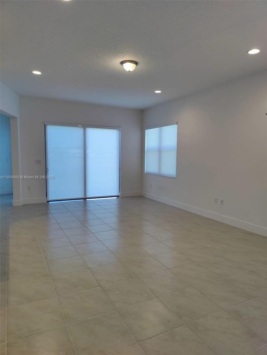Recently Rented: $2,000 (3 beds, 2 baths, 0 Square Feet)