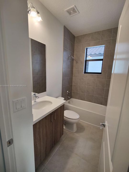 Recently Rented: $2,000 (3 beds, 2 baths, 0 Square Feet)