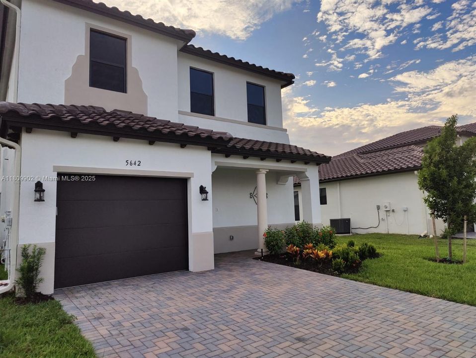 Recently Rented: $2,000 (3 beds, 2 baths, 0 Square Feet)