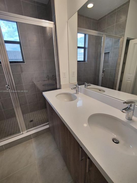 Recently Rented: $2,000 (3 beds, 2 baths, 0 Square Feet)