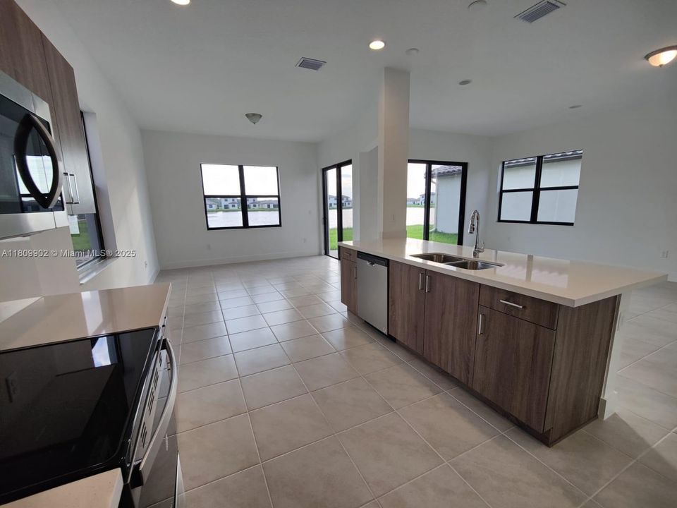 Recently Rented: $2,000 (3 beds, 2 baths, 0 Square Feet)