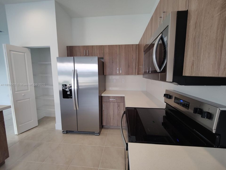 Recently Rented: $2,000 (3 beds, 2 baths, 0 Square Feet)