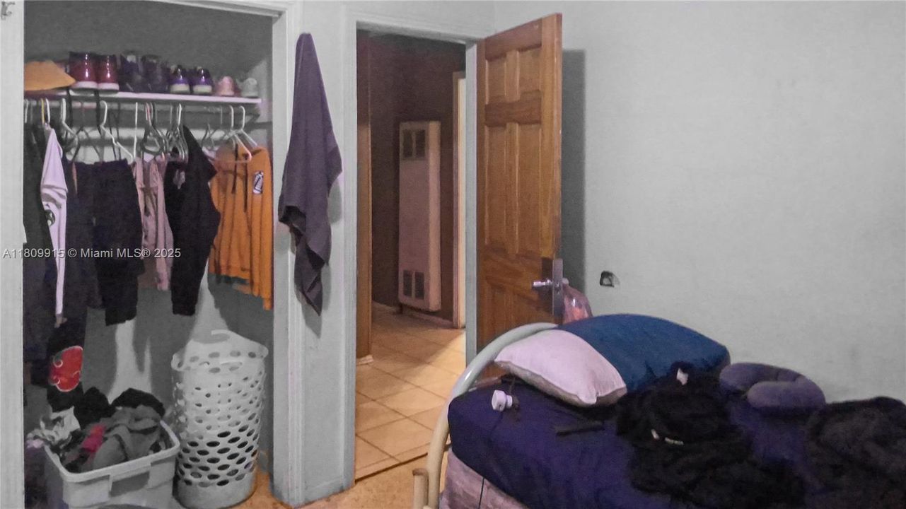 Active With Contract: $375,000 (3 beds, 1 baths, 888 Square Feet)